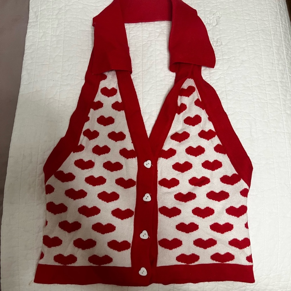 Heart print sleeveless sweater